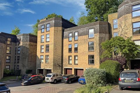 Godalming 2 bed flat for sale