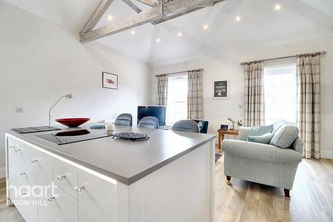 High Street, Westerham 2 bed penthouse for sale