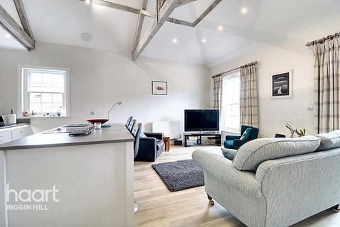 High Street, Westerham 2 bed penthouse for sale