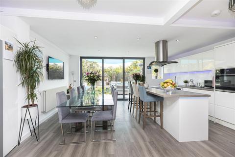 Broadway Lane, Bournemouth BH8 4 bed detached house for sale