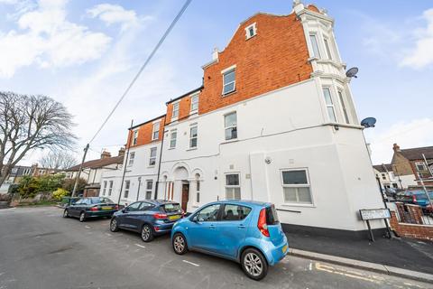 Grenfell Road, Mitcham, Surrey, CR4 2 bed flat for sale