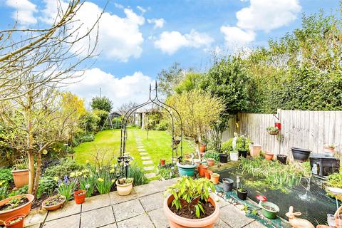 Ashcombe Terrace, Tadworth KT20 3 bed semi