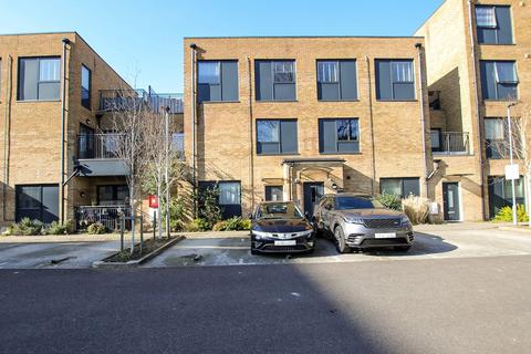 Leaden Hill, Coulsdon, CR5 1 bed ground floor maisonette for sale