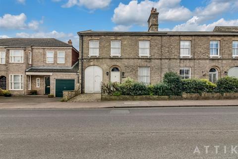 Station Road, Beccles 3 bed semi