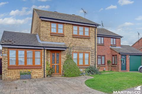 Beardsley Drive, Chelmsford 3 bed detached house for sale