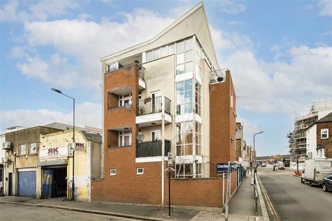 Ashford Road, London NW2 4 bed flat for sale