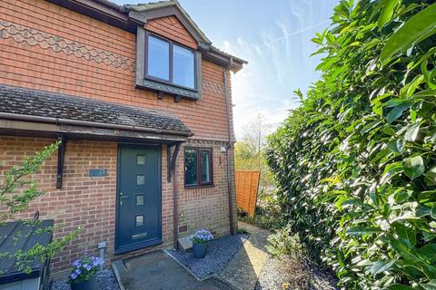 Sepen Meade, Fleet GU52 2 bed end of terrace house for sale