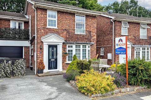 Hinstock Close, Farnborough 3 bed house for sale