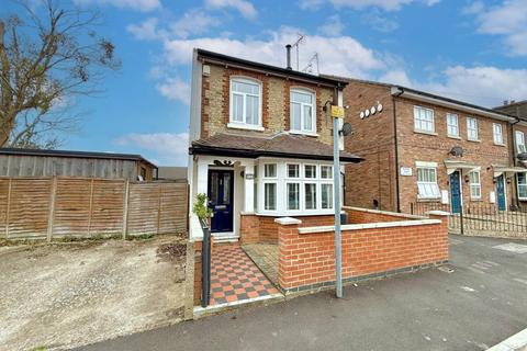 Victoria Street, Dunstable 3 bed detached house for sale