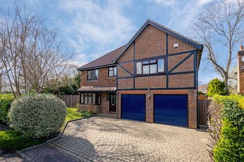 Kingswood Place, High Wycombe HP13 5 bed detached house for sale