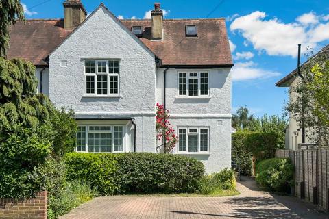 Manor Drive, Surbiton KT5 2 bed maisonette for sale