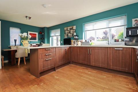 Friends Close, Deal, Kent, CT14 6FD 3 bed end of terrace house for sale