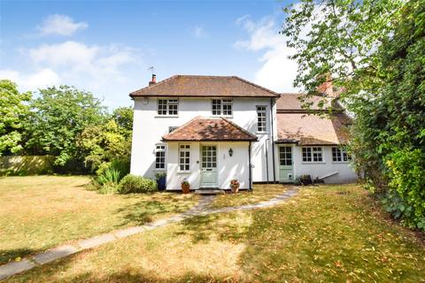 Vicarage Lane, Hampshire GU46 4 bed semi