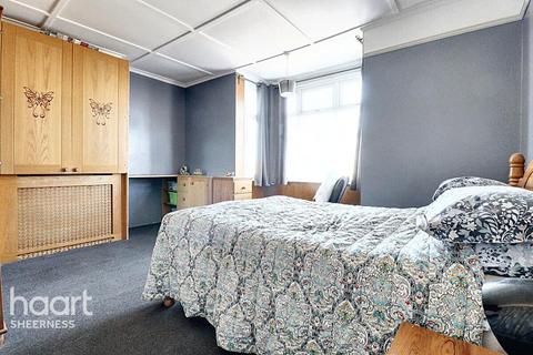 Marine Parade, Sheerness 4 bed detached house for sale
