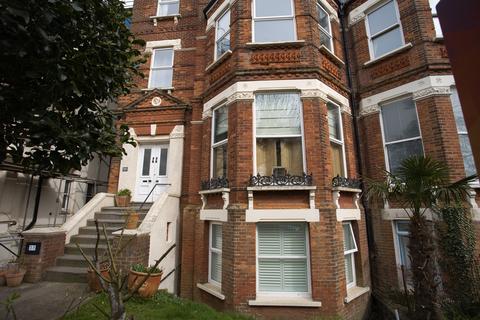 38 Castle Hill Avenue, Folkestone, CT20 2 bed flat for sale