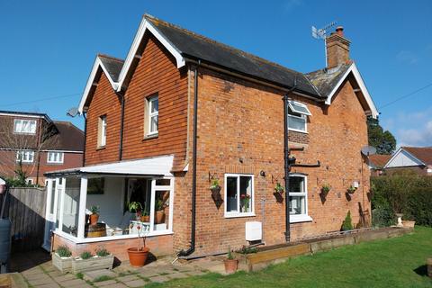 Edenbridge, Kent, TN8 3 bed semi
