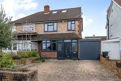 Cumberland Drive, Chessington KT9 4 bed semi
