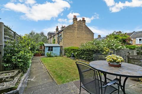 Wyndcliff Road, London 3 bed terraced house for sale