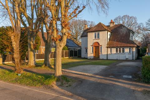 Balcombe Gardens, Horley, Surrey, RH6 3 bed detached house for sale