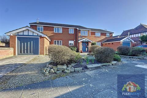Beach Priory Gardens, Southport PR8 3 bed apartment for sale