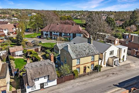 High Street, Huntingdon PE28 3 bed detached house for sale