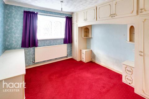 Lindum Close, Leicester 3 bed detached bungalow for sale