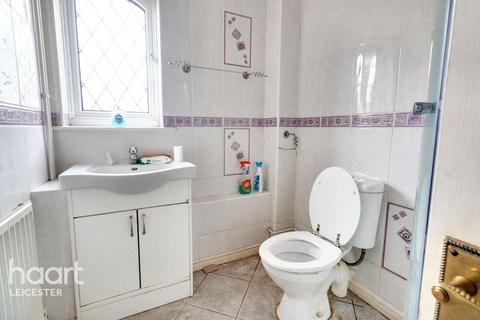 Lindum Close, Leicester 3 bed detached bungalow for sale