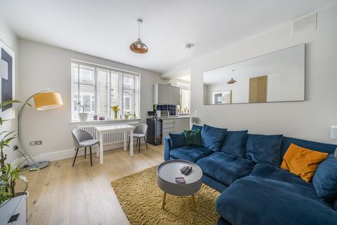 Queens Row, London SE17 2 bed flat for sale