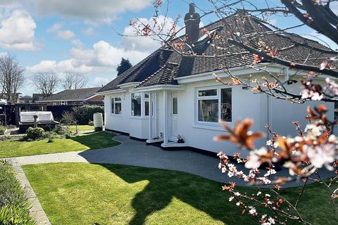 Lepe Road, Langley, SO45 4 bed detached bungalow for sale