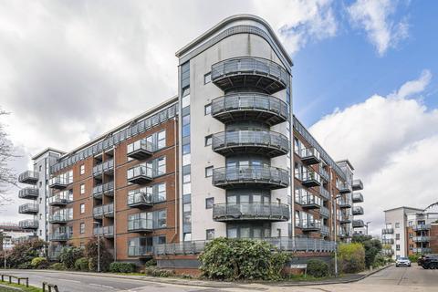 Bush House, Shooters Hill, London, SE18 2 bed flat for sale