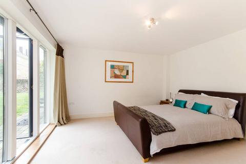 The Downs, Wimbledon, London, SW20 2 bed flat for sale
