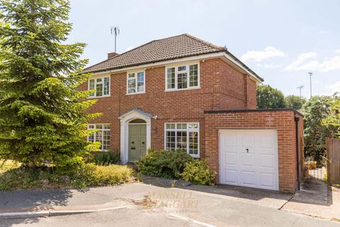 Smollets, East Grinstead RH19 4 bed detached house for sale
