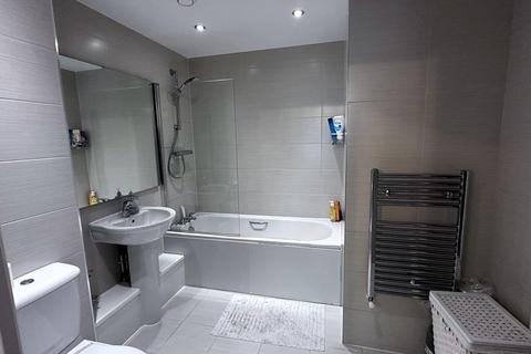 Hitherwood Court, 28 Charcot Rod... 2 bed apartment for sale