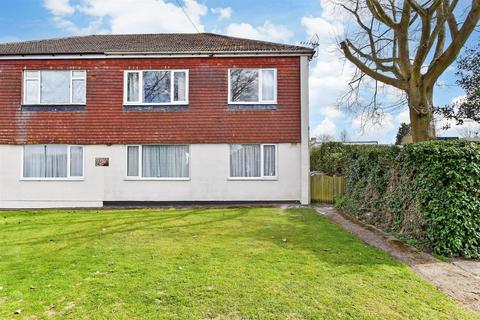 The Gardens, Maidstone ME17 2 bed ground floor flat for sale