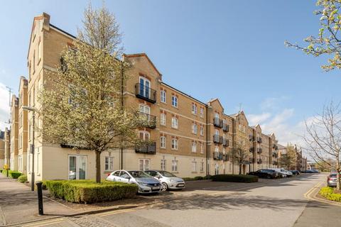Aylesbury,  Buckinghamshire,  HP21 1 bed flat for sale