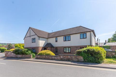Chiltern Road, Wendover, Aylesbury 2 bed flat for sale