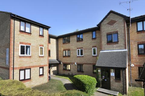 Naunton Way, Hornchurch RM12 2 bed flat for sale