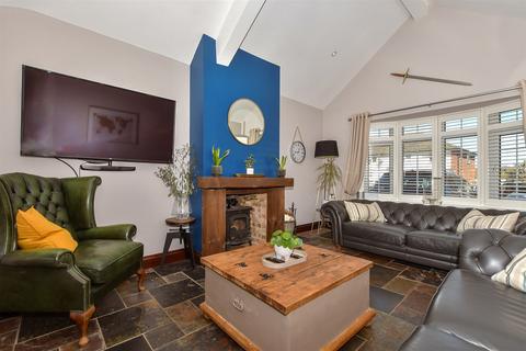 Robson Drive, Aylesford, Kent 2 bed semi