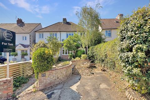 3 bedroom Semi Detached House in... 3 bed semi