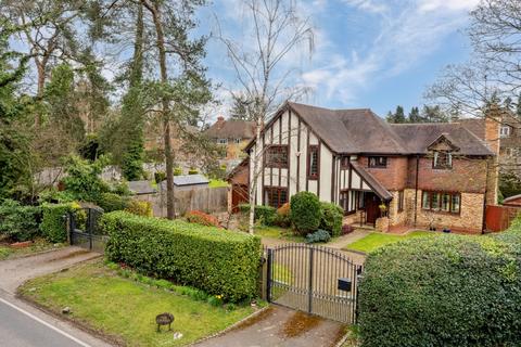 Pinewood Road, Iver SL0 4 bed detached house for sale