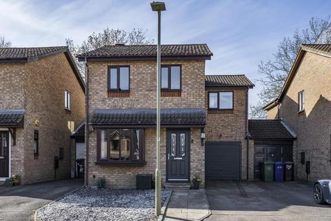 Bicester,  Oxfordshire,  OX26 4 bed link detached house for sale