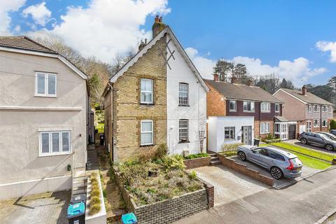 Beechwood Road, Caterham, Surrey 2 bed semi
