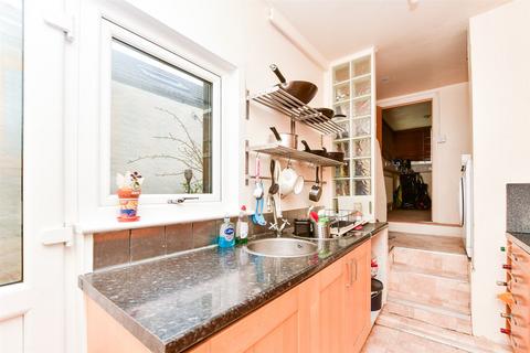 Beechwood Road, Caterham CR3 2 bed semi