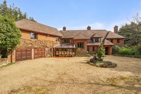 Salterns Lane, Southampton SO31 7 bed detached house for sale