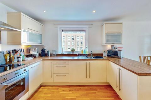 Basin Approach, London, E16 2 bed apartment for sale