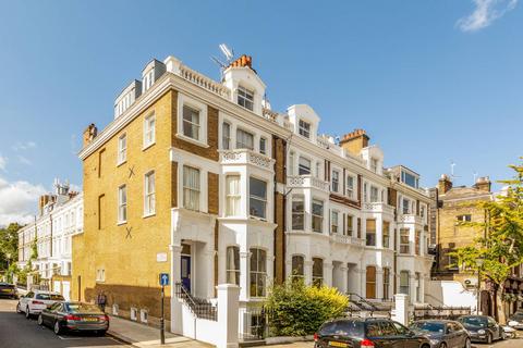 Coleherne Road, Earls Court, London... 2 bed flat for sale