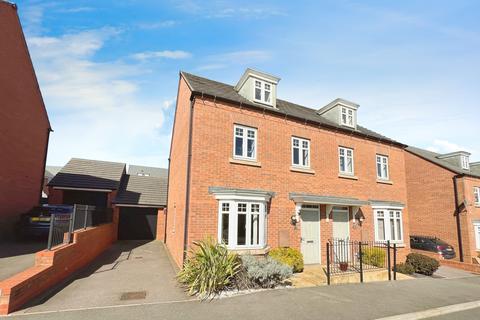 Arundel Drive, Grantham, NG31 3 bed semi