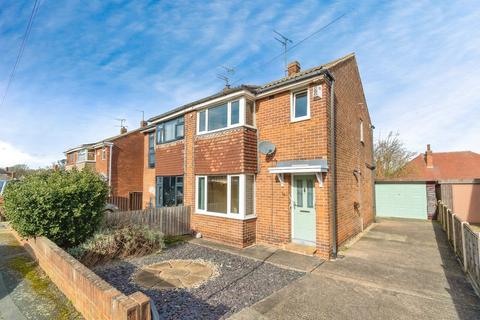 Greenmoor Close, Wakefield WF3 3 bed semi