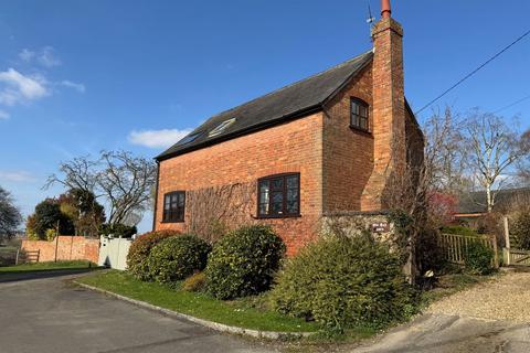 Old End, Buckingham MK18 2 bed detached house for sale