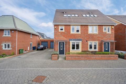Robertson Place, High Wycombe HP11 4 bed semi